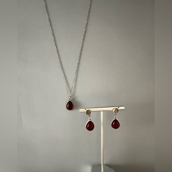 Bohemian Edgy Red Teardrop Necklace set with Earrings - Trendy Edgy Jewelry Set - Picture 14 of 17